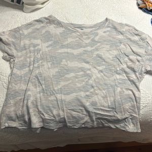 camo old navy cropped tee